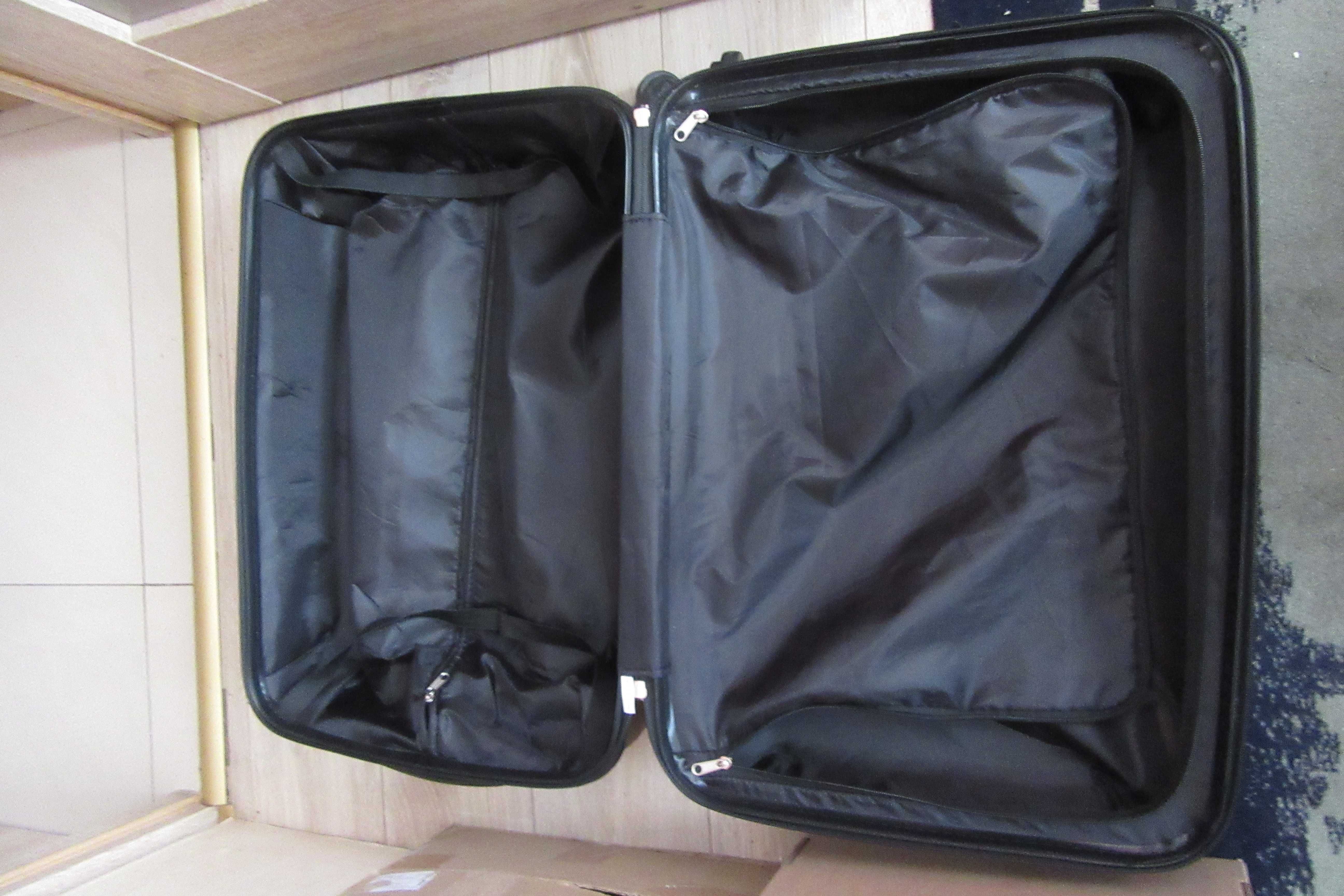 walizka twarda  na 4 kółkach