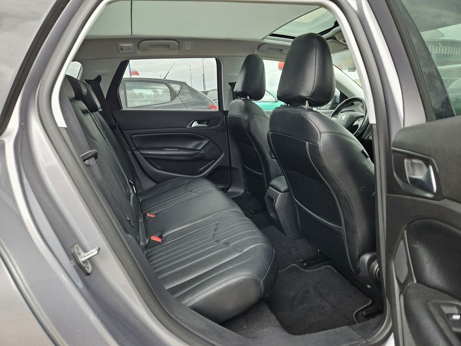 Peugeot 308 SW 1.2 benzyna 110KM skóry panorama nawigacja