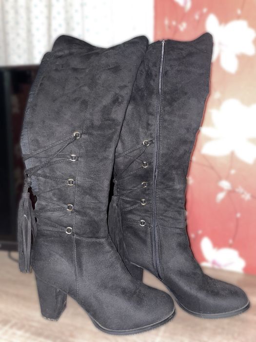 Сапожки , чорного кольору , 40 розмір