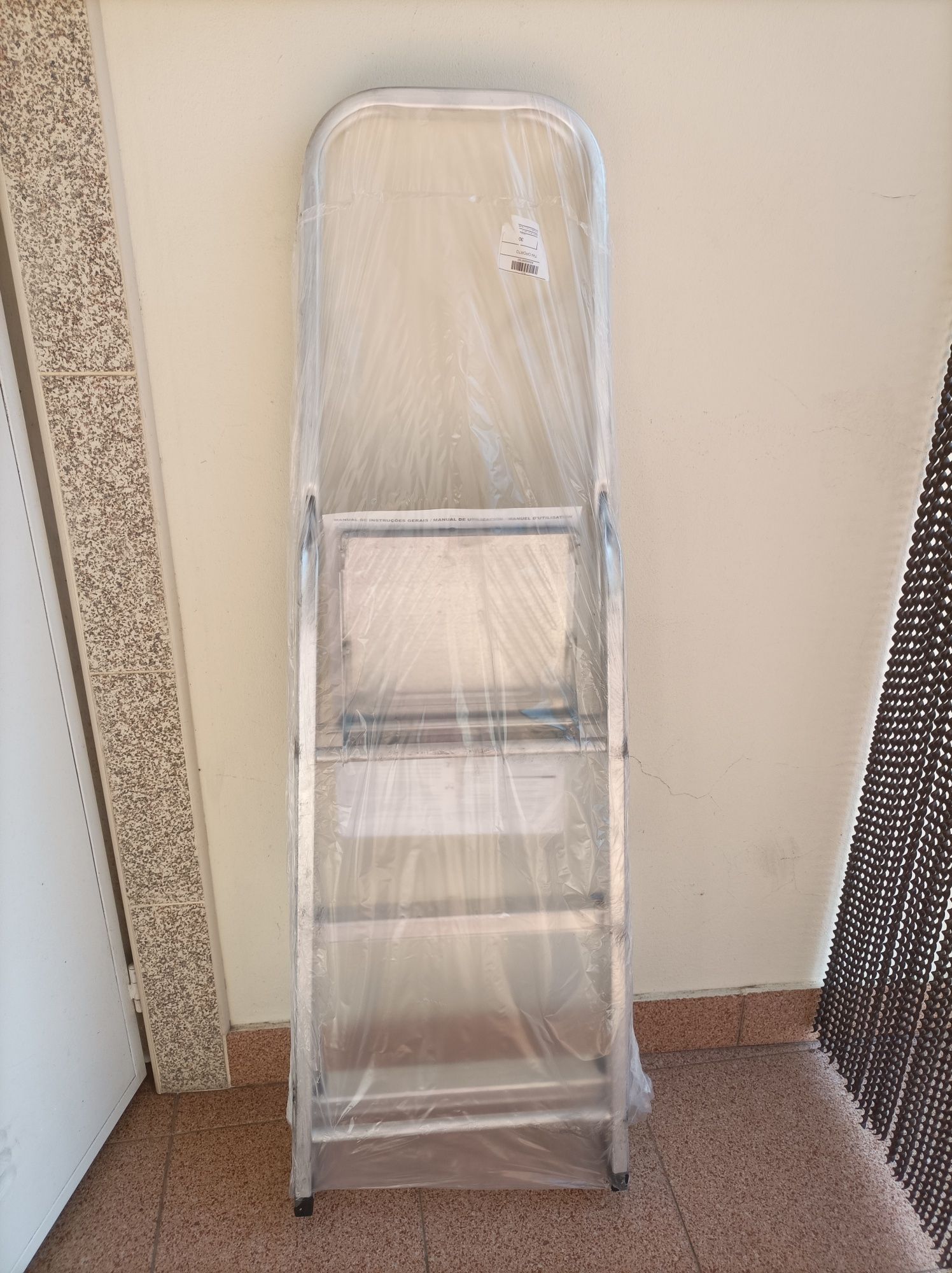 Escadote pequeno em alumínio