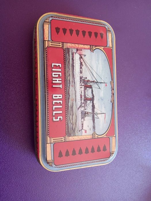 Caixa vazia de Papel de Fumar Eight Bells