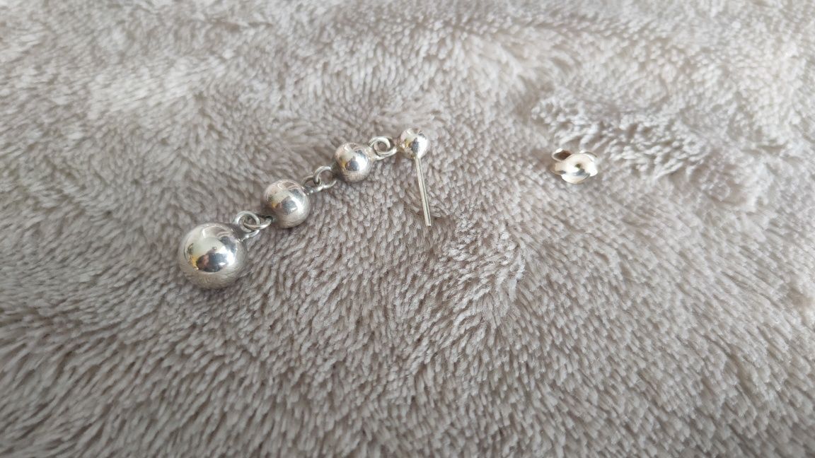 Kolczyki sztyfty wkrętki wiszące kulki kuleczki srebrne ze srebra