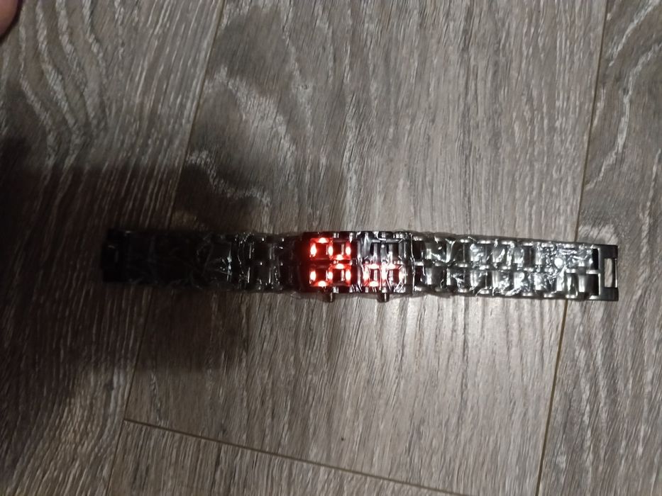 Наручний годинник з лавовим світлодіодом Чорний