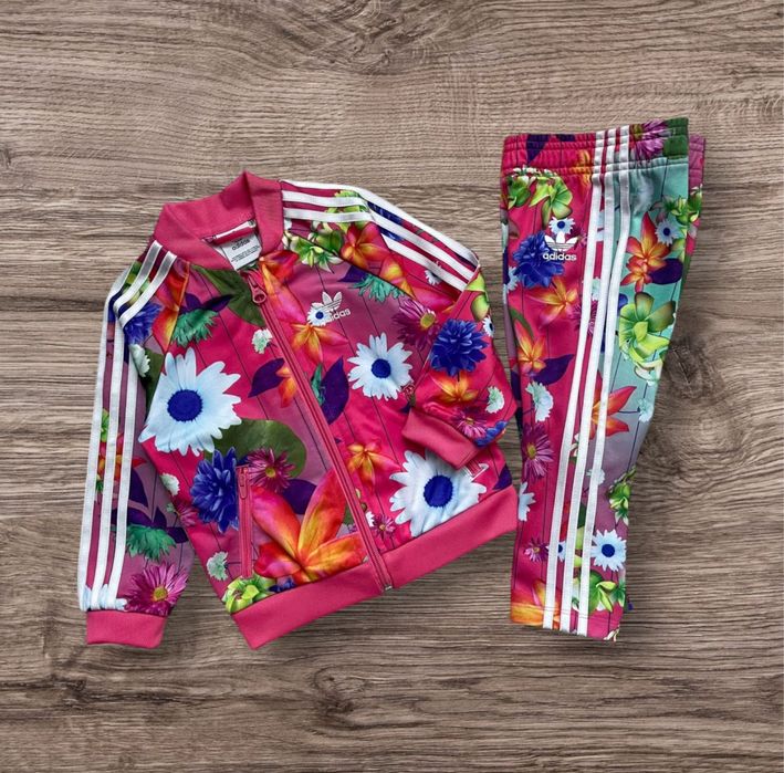 Яскравий спортивний костюм ADIDAS оригінал 12/18 місяців