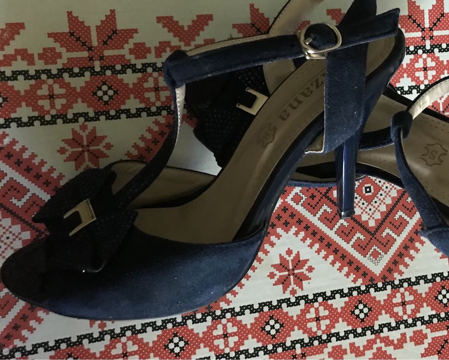 Шкіряна жіноча обув б/у; багато.