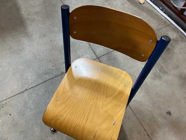 Krzesło szkolne - przedszkole, małe krzesełko do stolika. Józefów
