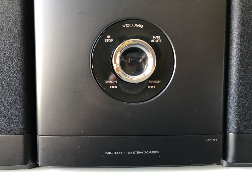 LG Micro Hi-Fi System XA63 (c/ USB)