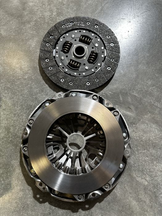 Комплект зчеплення корзина диск ОМ646 віто віано W639 Vito Viano LUK