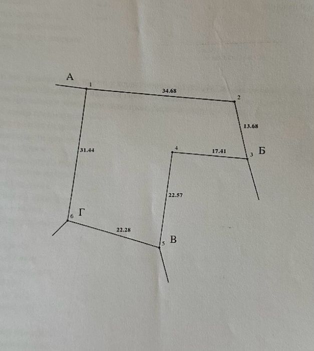 Продаж будинку з зарибленим озером.
