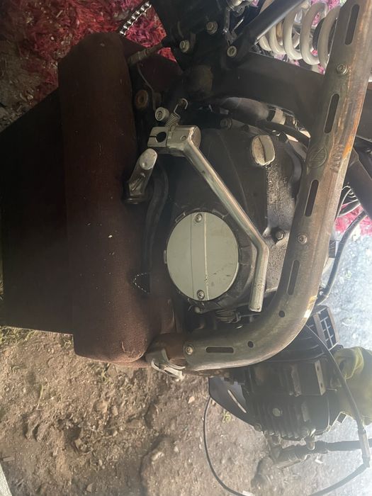 Rama xmotos z silnikiem, silnik na chodzie