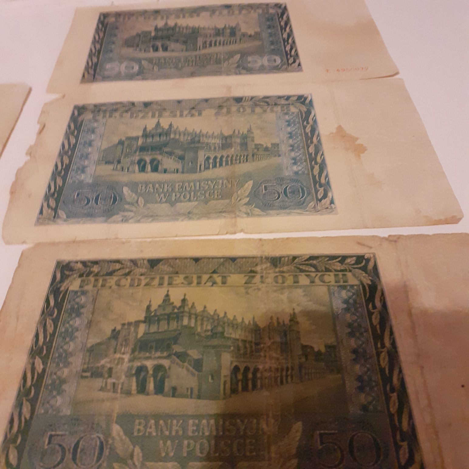 Sprzedam    banknot   z roku 1940  .  5szt  cena   za   całość250zł