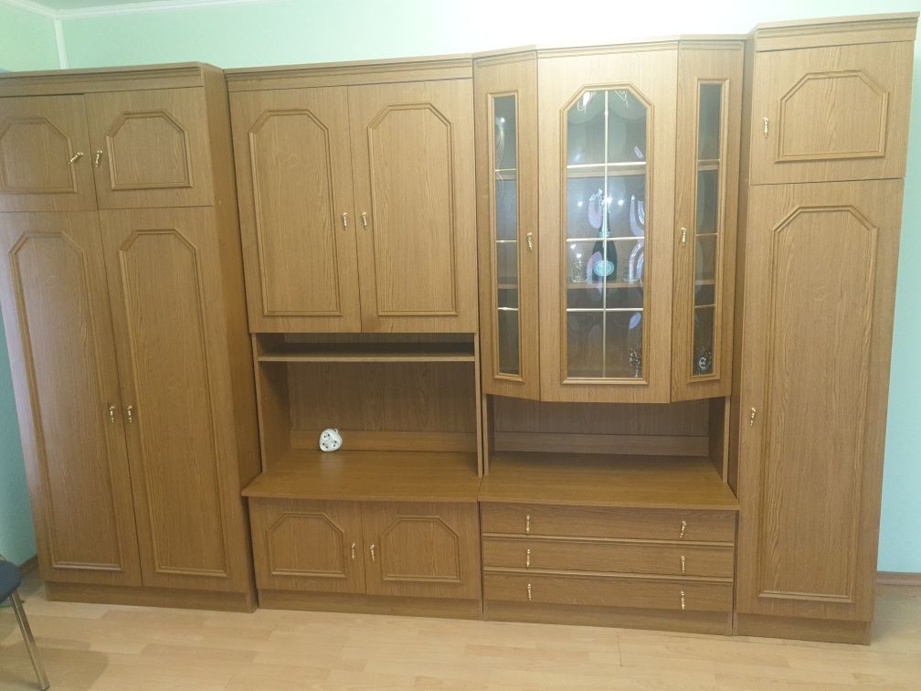 Меблі,"Вікторія", стінка в вітальню б/в. 320х200х50см