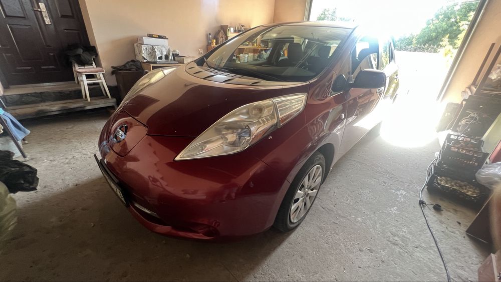 Продам Nissan leaf