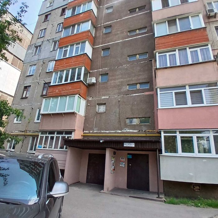 Продам 3-х кімнатну квартиру та гараж  на Полтаській