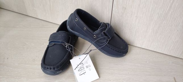 Новые фирменные туфли с Англии с кожаной стелькой 17,5 см