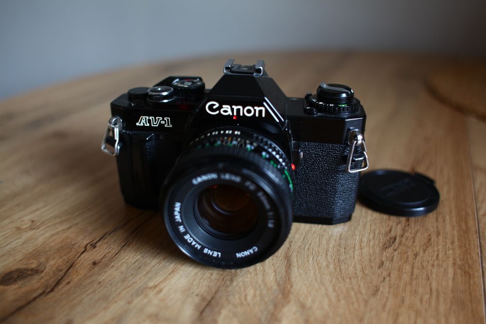 Canon av1 Black + Canon fd 50mm f 1.8 + statyw