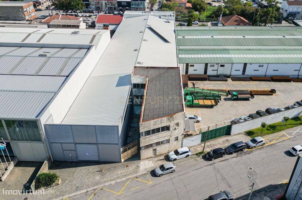 Venda de Armazém em Maximinos