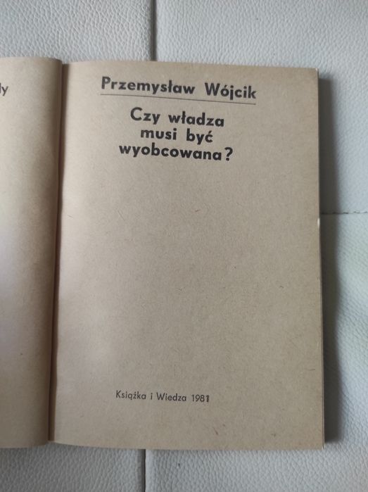 Czy władza musi być wyobcowana Wójcik