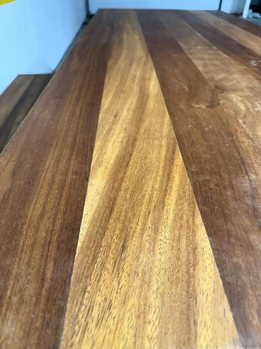 Mesa jantar em madeira exótica feita à mão