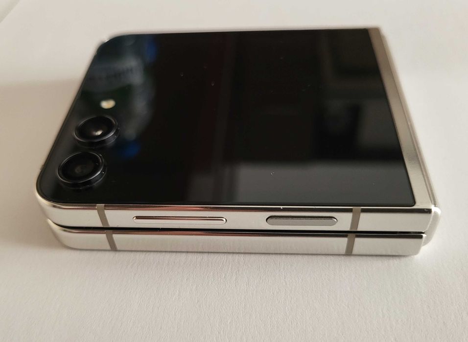 Samsung Galaxy Z Flip 5 SM-F731B 8GB/256GB Kremowy