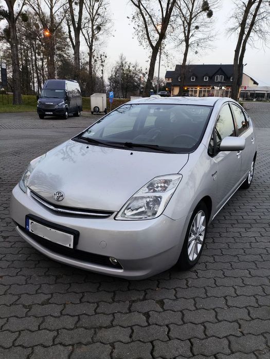 Toyota Prius Toyota Prius –, Drugi Komplet Kół, nagłośnienie JBL, kamera cofania