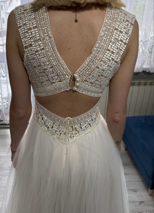 Suknia śluba na ramiączkach