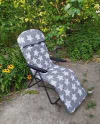Садовое кресло шезлонг, лежак с подстаканником для отдыха на природе