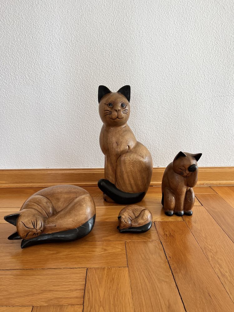 Conjunto de 4 gatos em madeira maciça