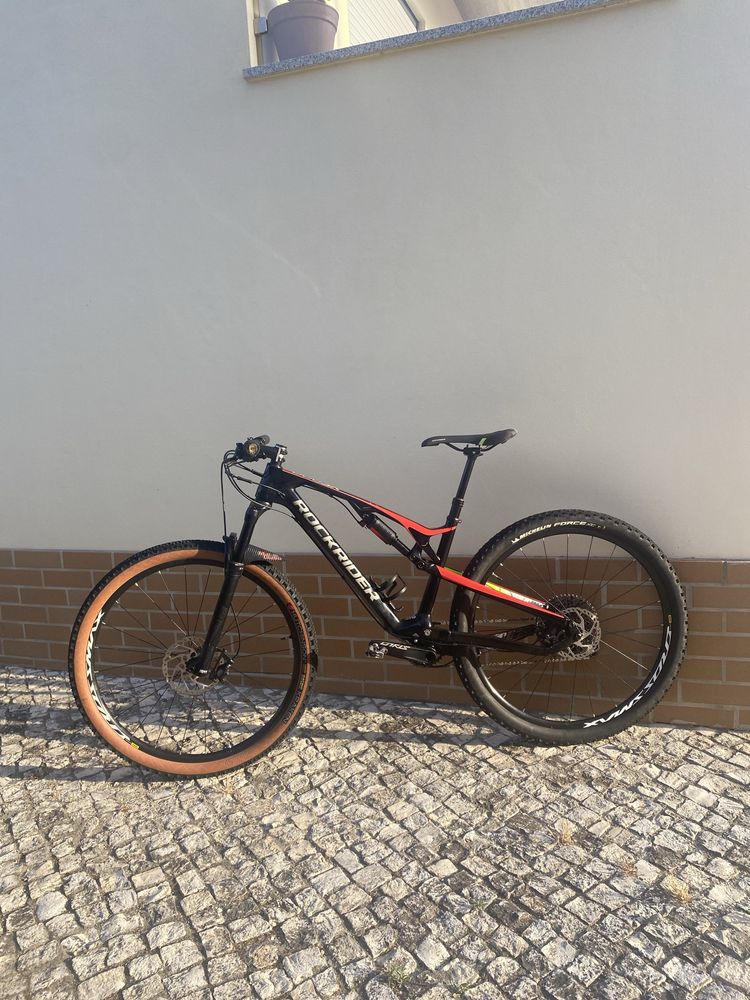 Bicicleta de carbono roda 29.
