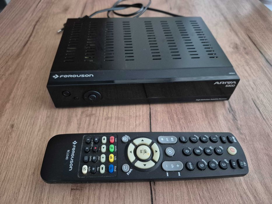 Odbiornik TV SAT Ariva S300 Ferguson  + Cardsplitter zestaw