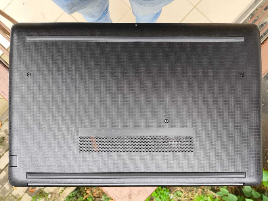 Недорогой бизнес ноутбук HP 15-db0066wm 8/256Gb Ryzen 3 2200U