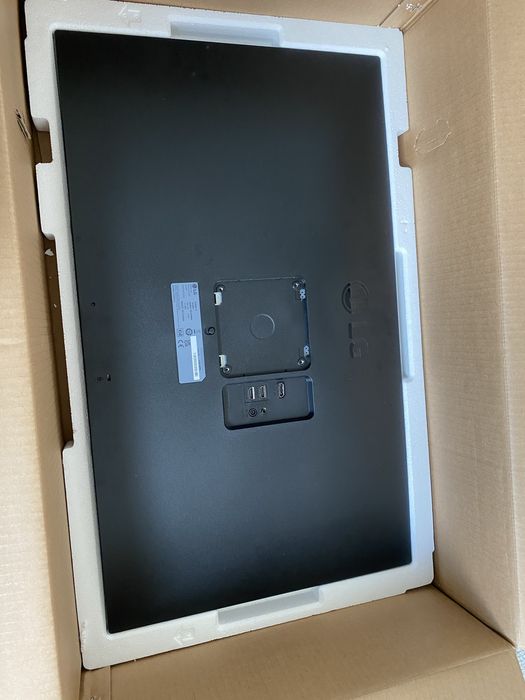 LG UHD Monitor 32UR500