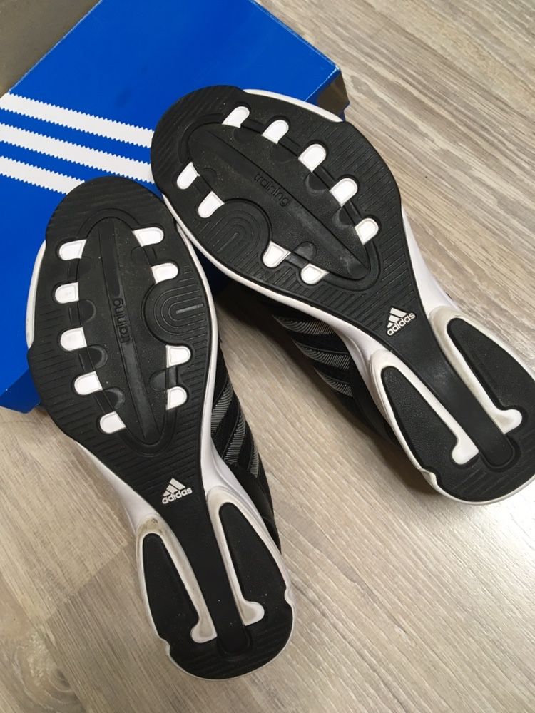 Кроссовки для тренировок женские Adidas 38р