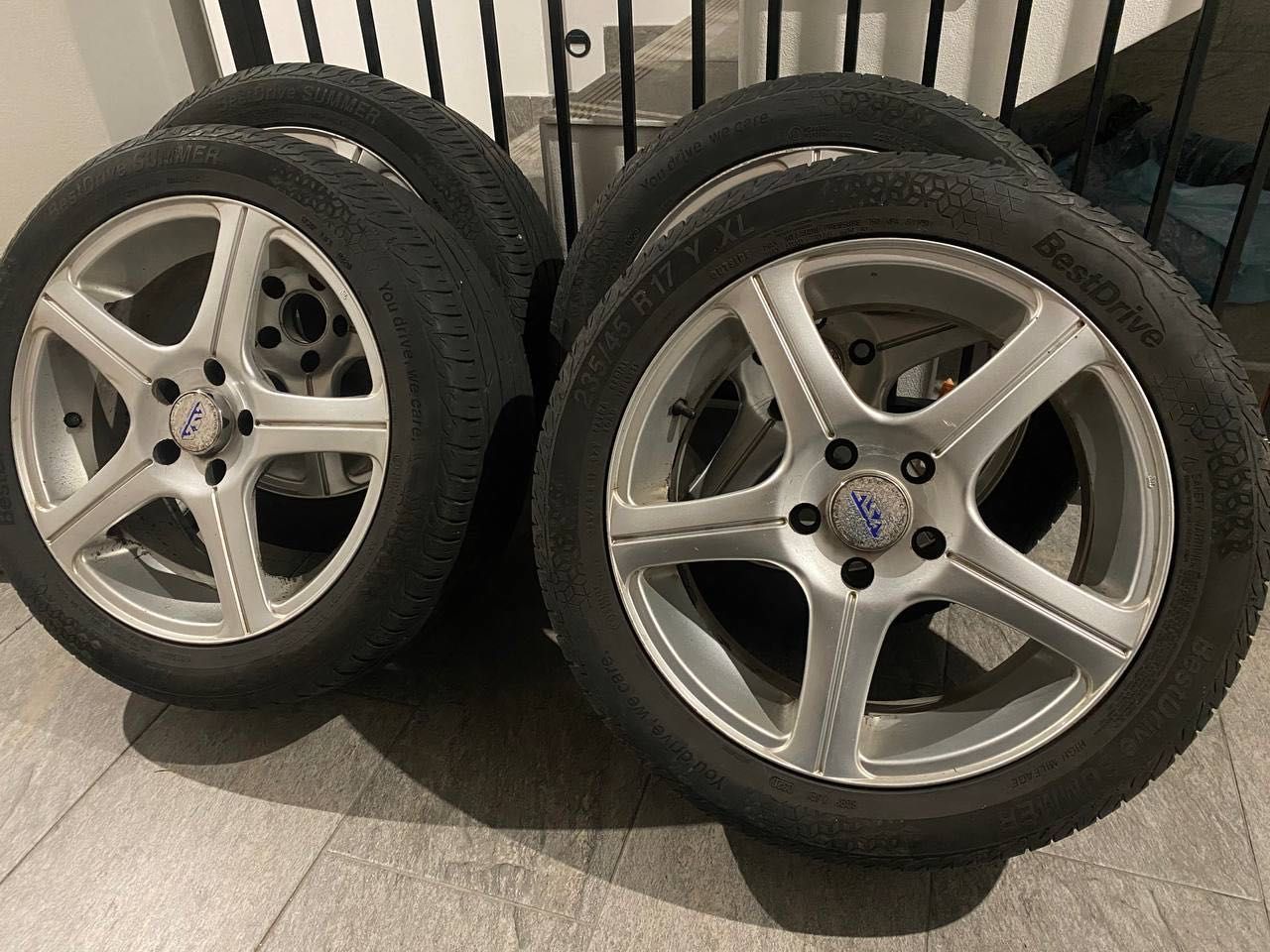 Felgi 17 , Alu Felgi 17 z letnimi oponami 235/45 R17