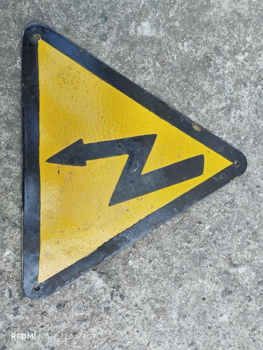 Табличка эмалированная. Знак Осторожно Электрическое напряжение!