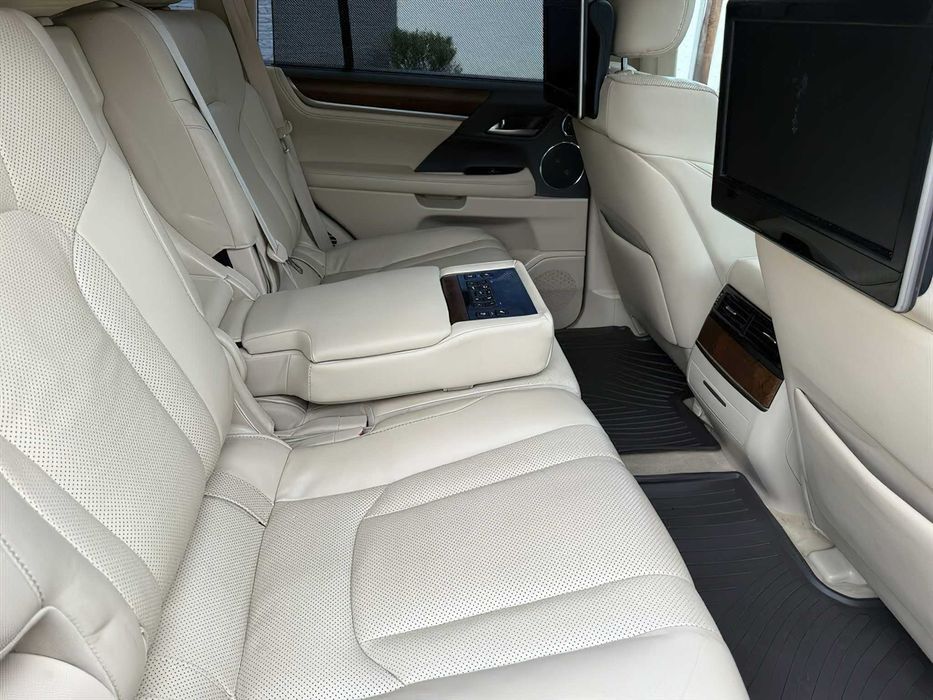 Lexus LX 570      2017