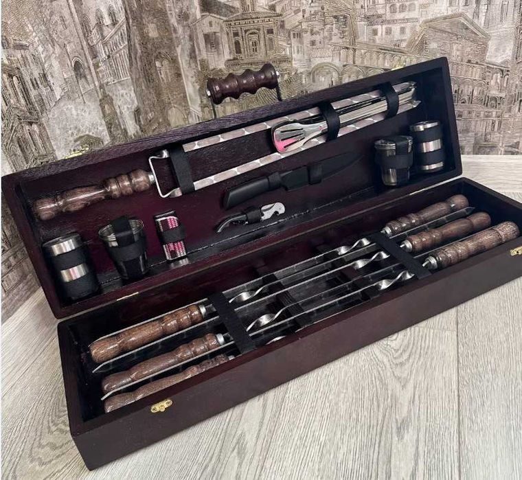 Набір шампурів  / подарунковий набір у деревяному кейсі  / чоловіку !