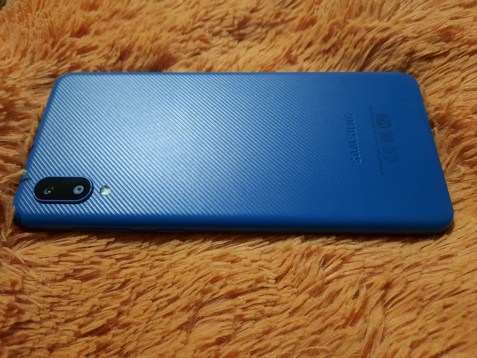 Продам мобильный телефон  Samsung A02 память 2×32гб в отличном состоян