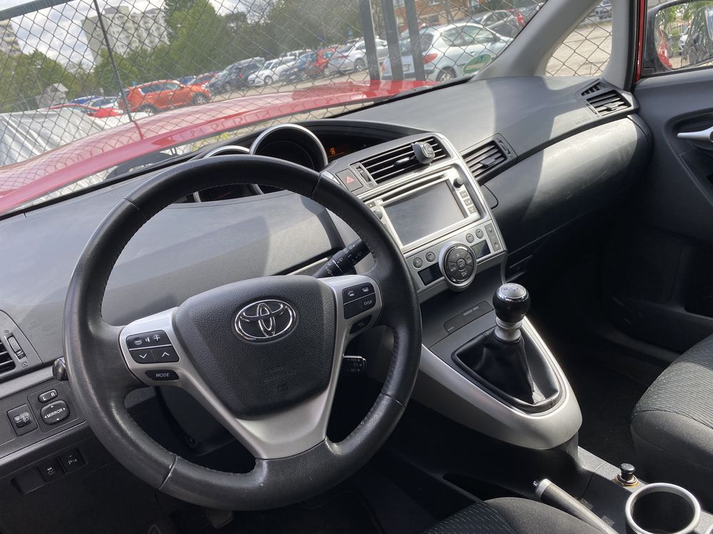 Toyota Corolla Verso 2012 1.6 benz 132KM 135 tys km full wyposazenie