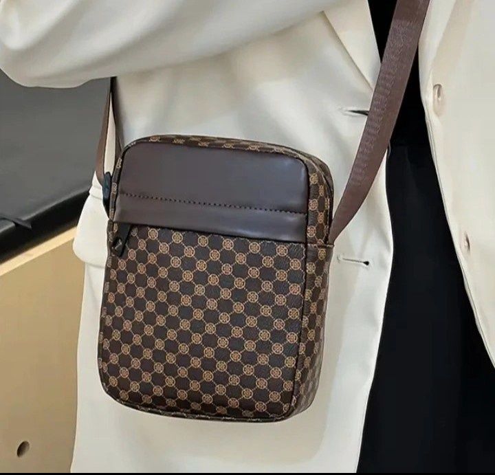 Bolsa tira colo homem