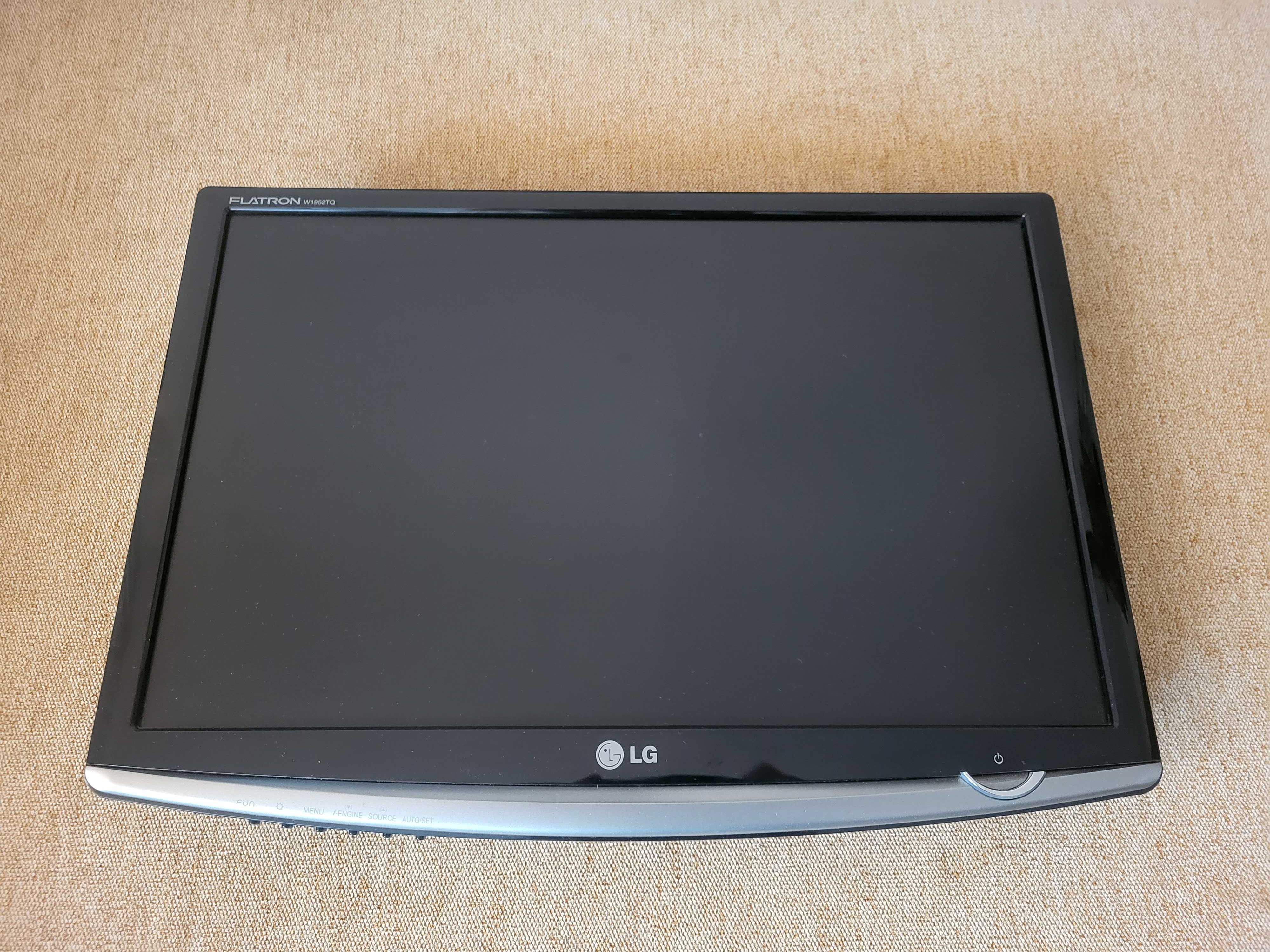 Monitor LG FLATRON W1952TQ-PF + gratis