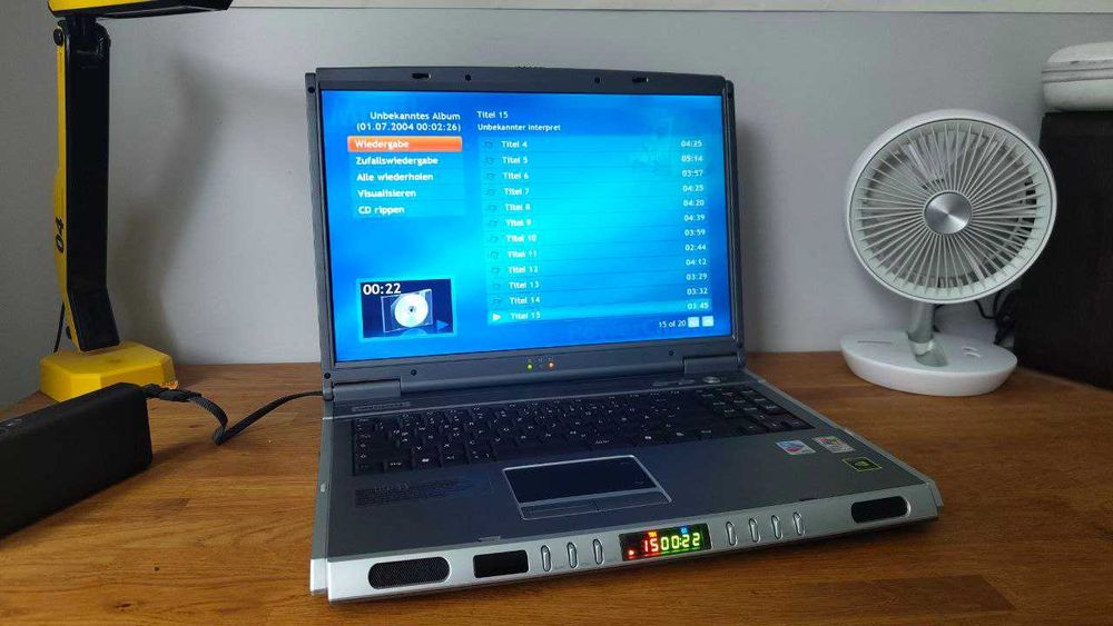 Laptop MEDION RIM 2000 Retro Celeron 512mb 100GB XP DVD