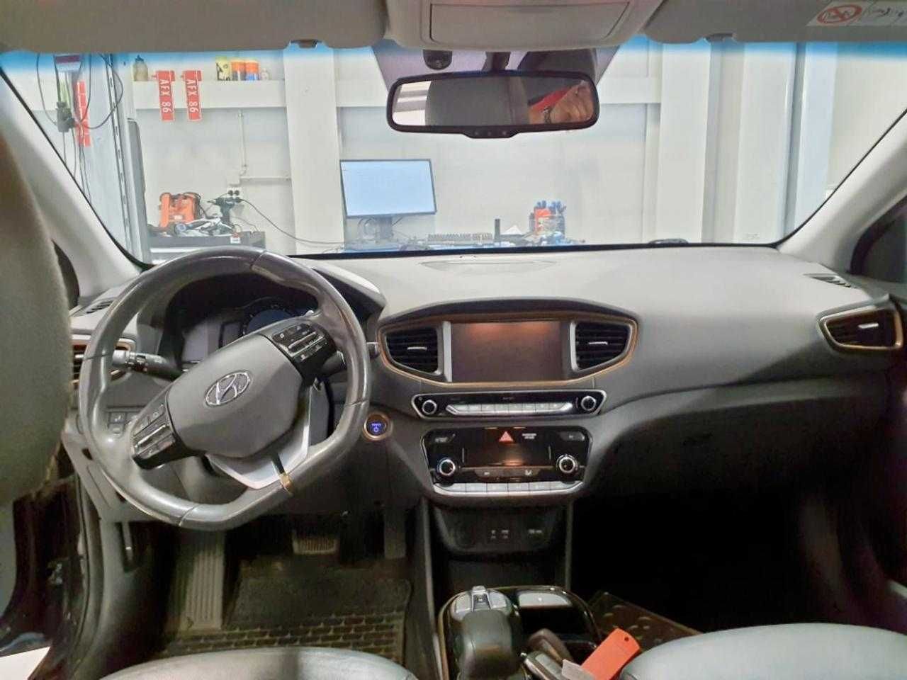 Hyundai Ionic 2017 в максимальній комплектації