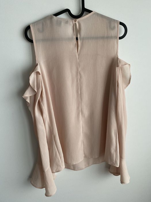 Bluzka falbanka odkryte ramiona luźna