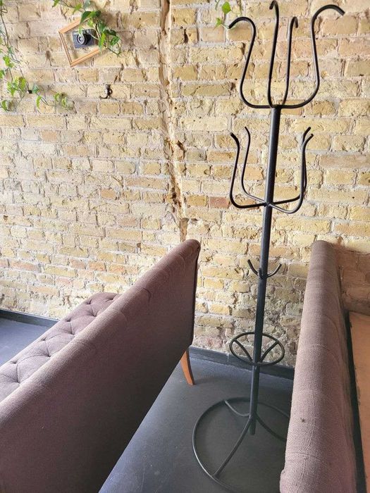 Обладнання та посуд для ресторану. Стілець. Диван.