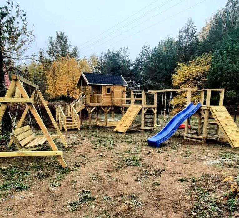 Plac zabaw dla dzieci, domek dla dzieci