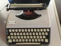 Máquina de Escrever Antares Portátil Década de 70 .