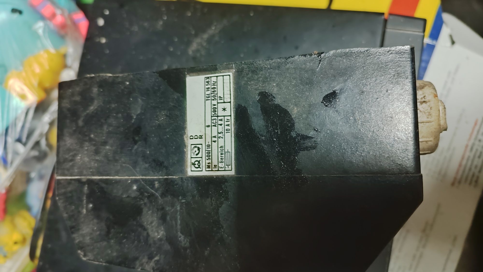 Bakielitowy włącznik silnika z DDR