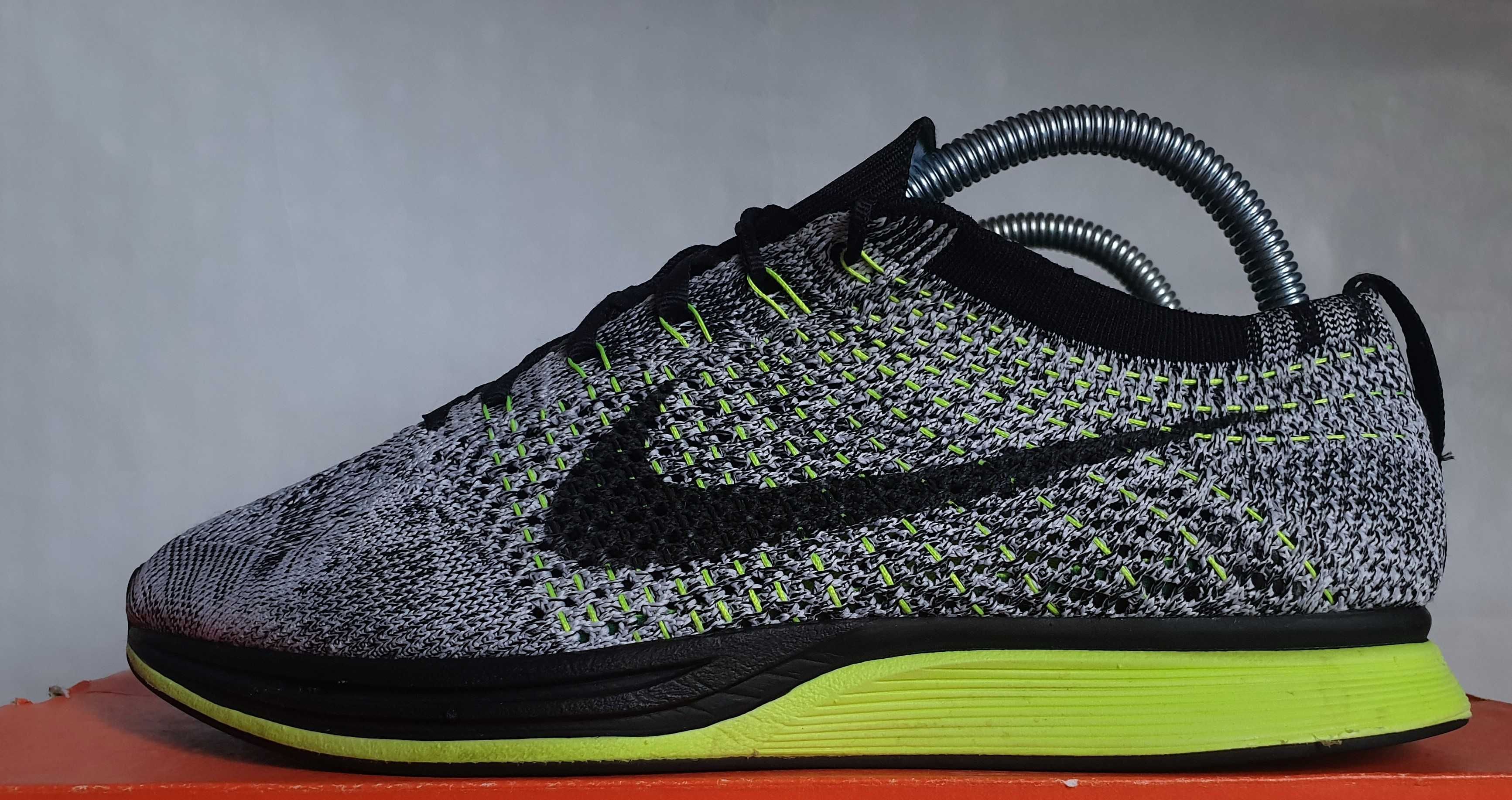 Nike Flyknit Racer Oreo Volt 2014 8US/26CM/41EUR