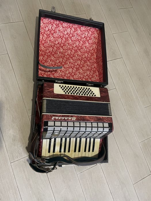 Продам Аккордеон Юность2